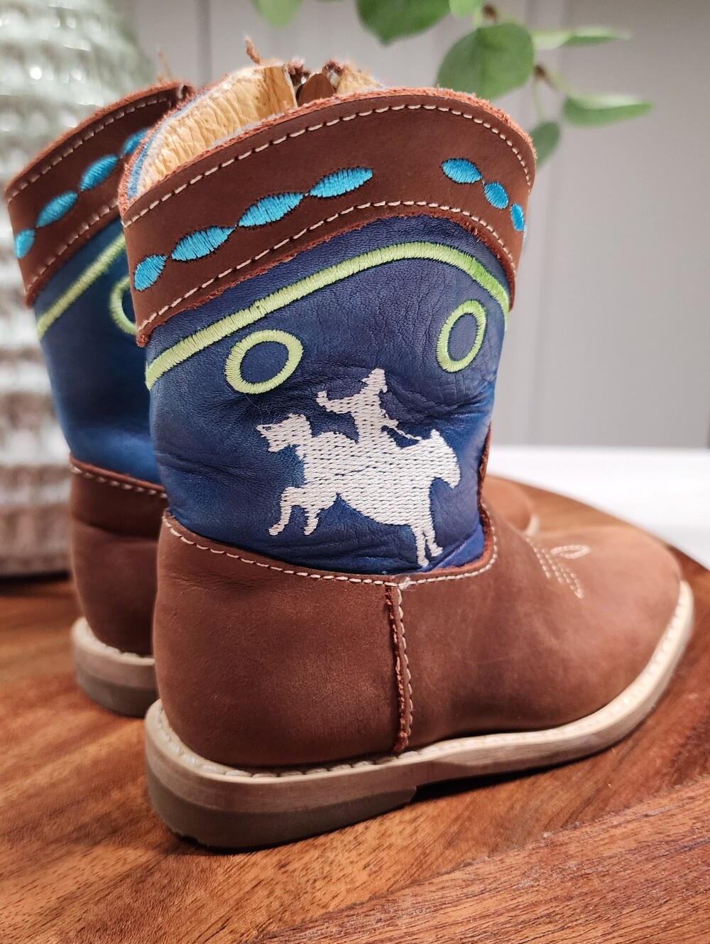 Shea Kids "Syd" Bucking Horse Shoes/boots. Size 7